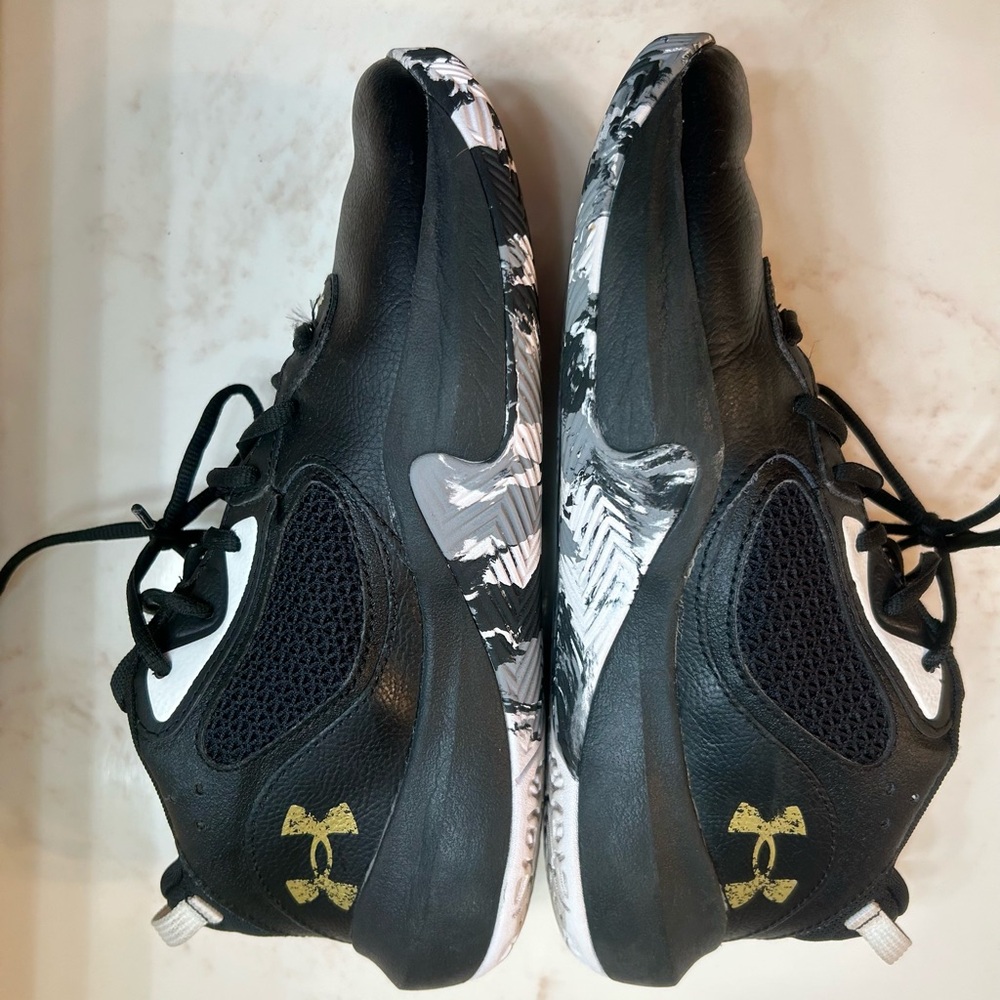Under Armour Basketball Tennis Shoe M7.5/W9